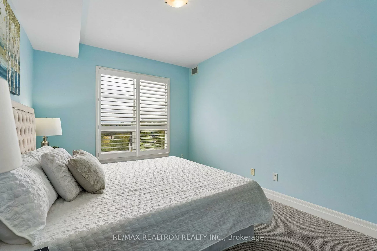 180, John, Bayview Wellington, Aurora