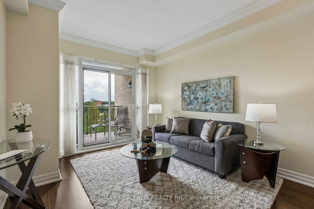 180, John, Bayview Wellington, Aurora