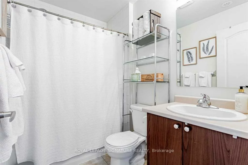 261, John, Bayview Wellington, Aurora