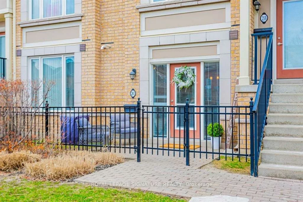 261, John, Bayview Wellington, Aurora