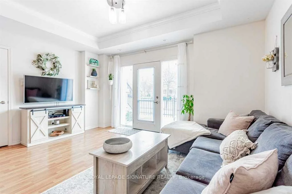 261, John, Bayview Wellington, Aurora