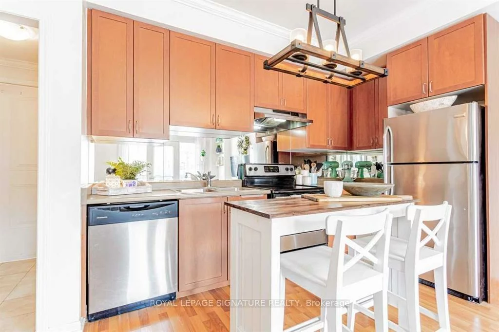 261, John, Bayview Wellington, Aurora