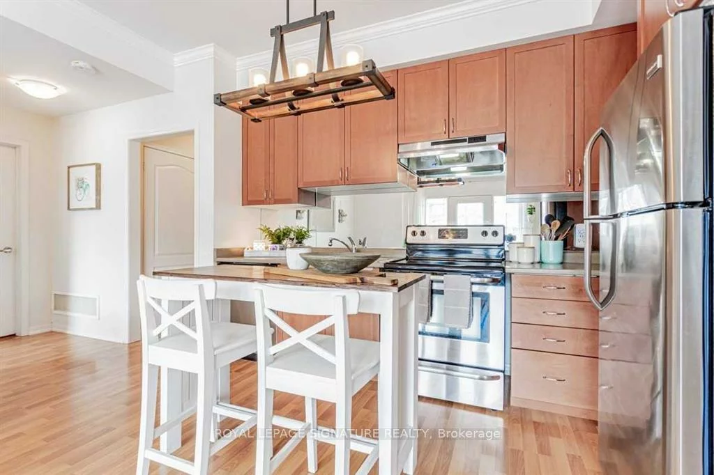 261, John, Bayview Wellington, Aurora