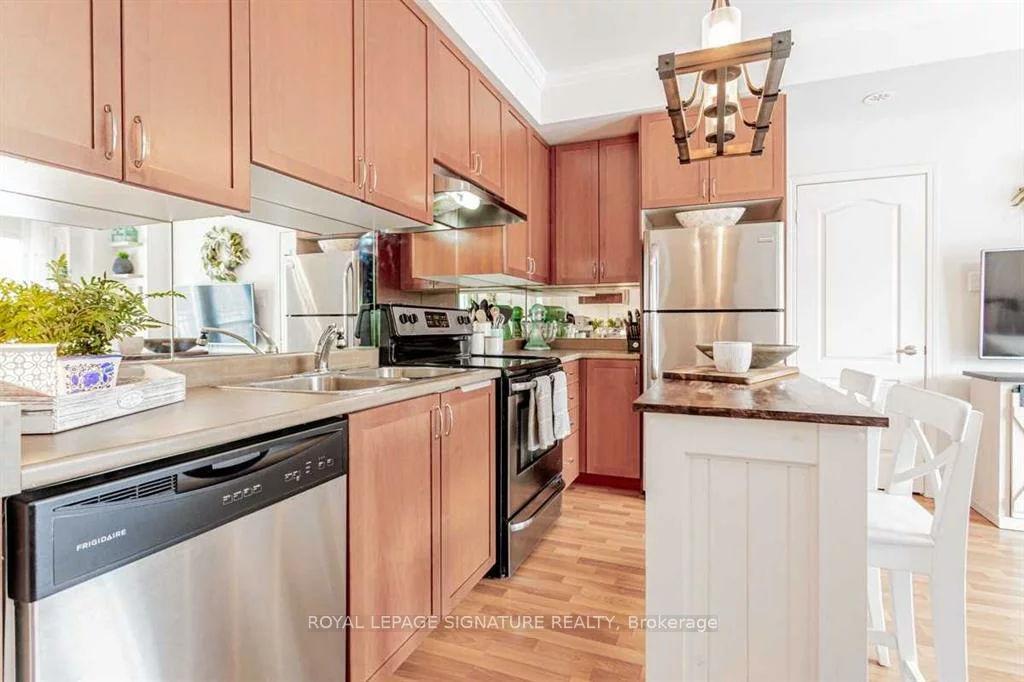 261, John, Bayview Wellington, Aurora