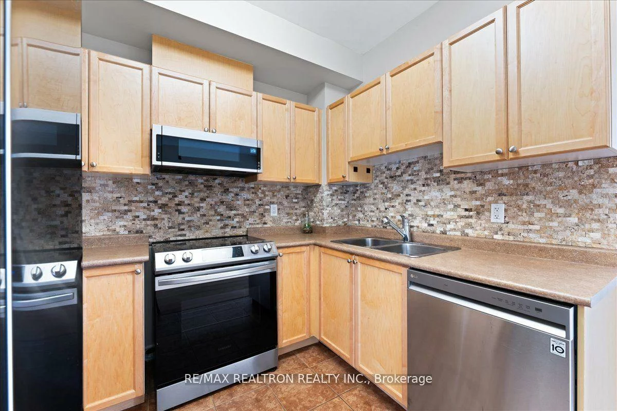 15450, Yonge, Aurora Heights, Aurora