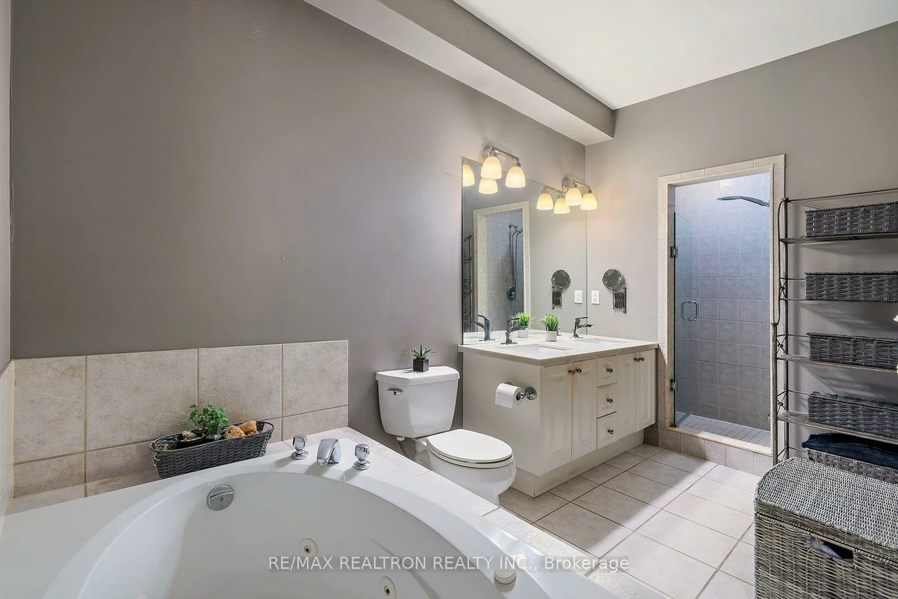 412, Falconwood Hollow, Aurora Estates, Aurora