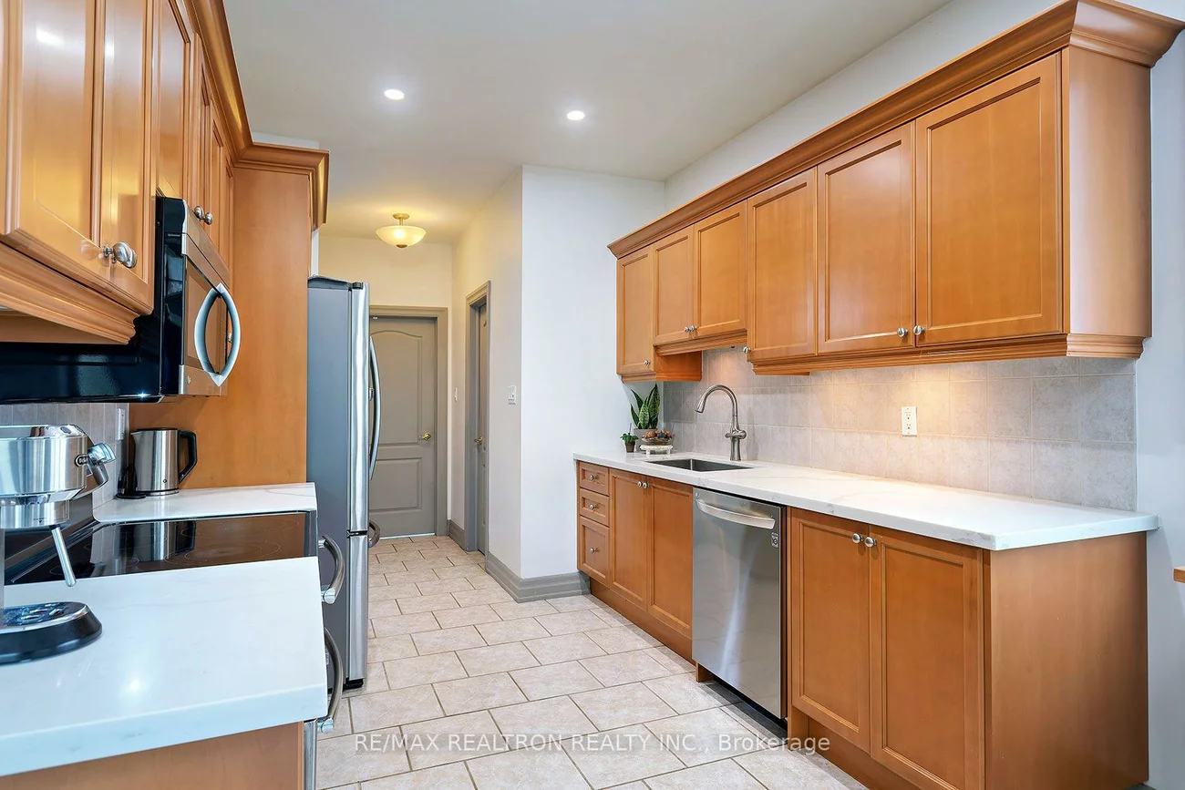 412, Falconwood Hollow, Aurora Estates, Aurora