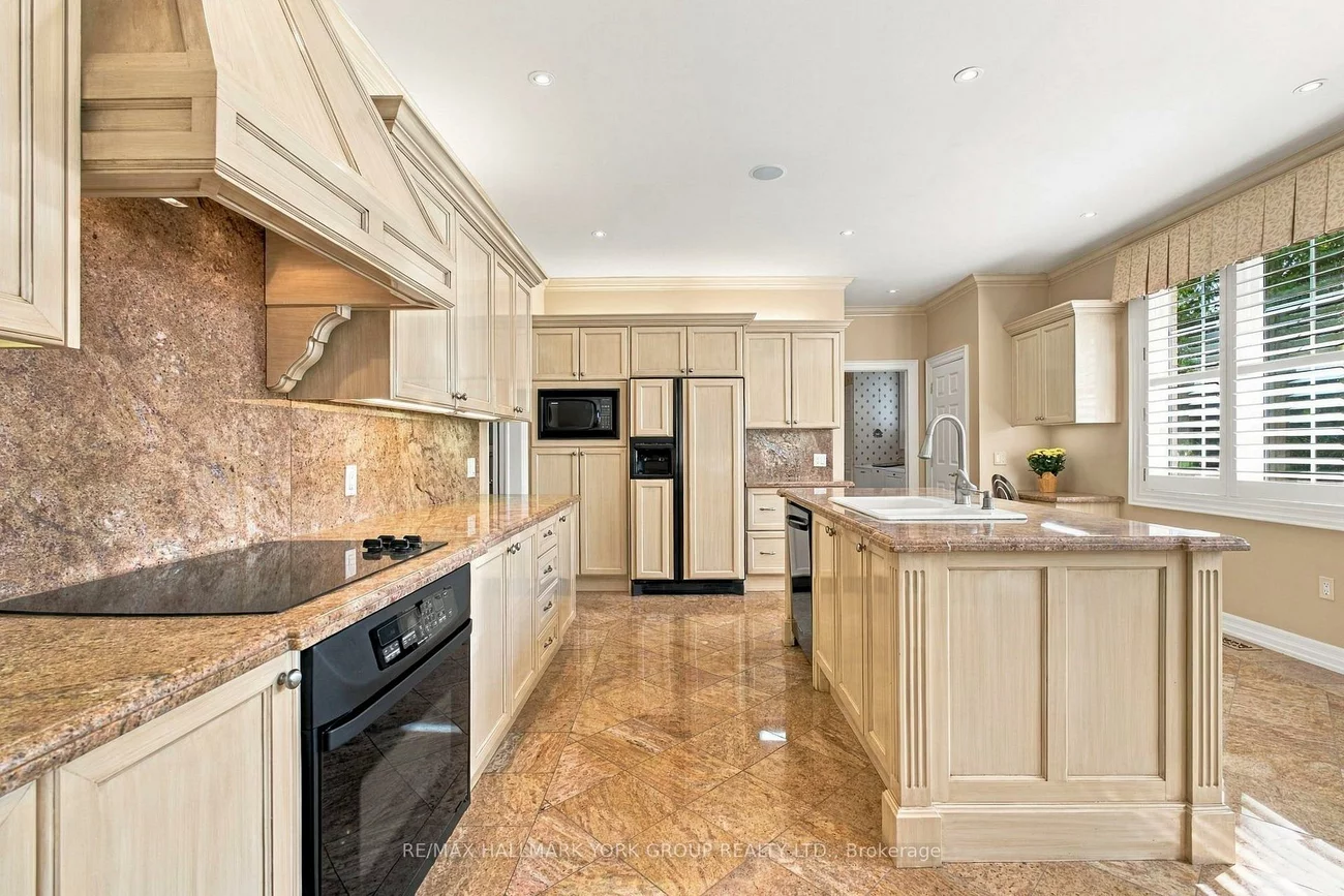 422, Falconwood, Aurora Estates, Aurora