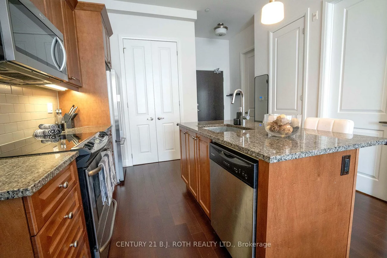 15277, Yonge, Aurora Village, Aurora
