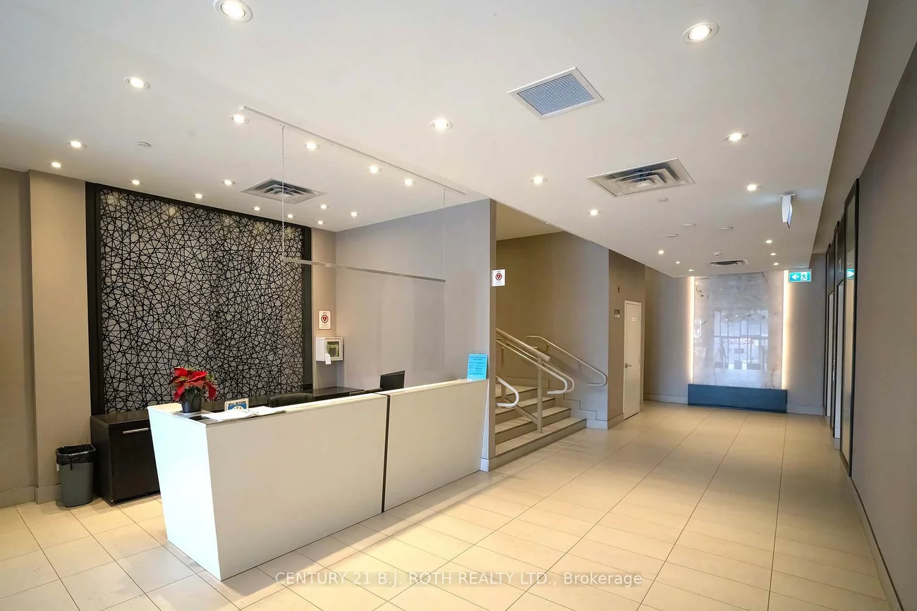 15277, Yonge, Aurora Village, Aurora