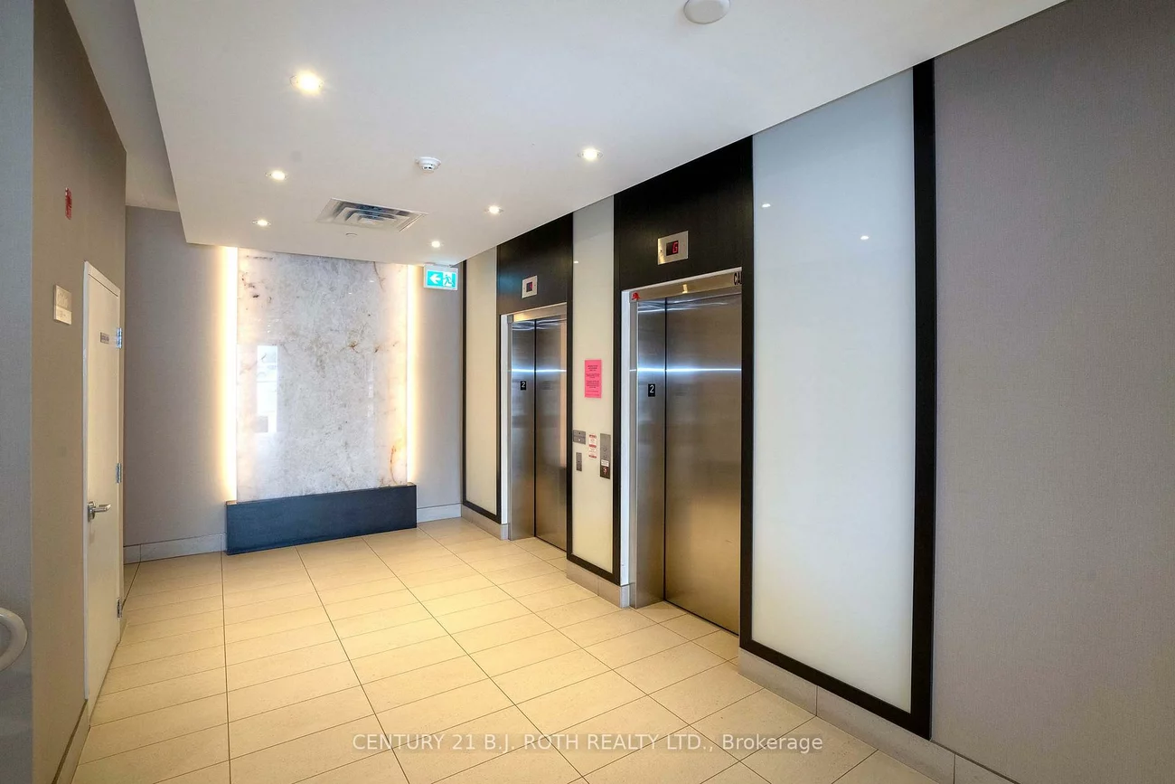 15277, Yonge, Aurora Village, Aurora