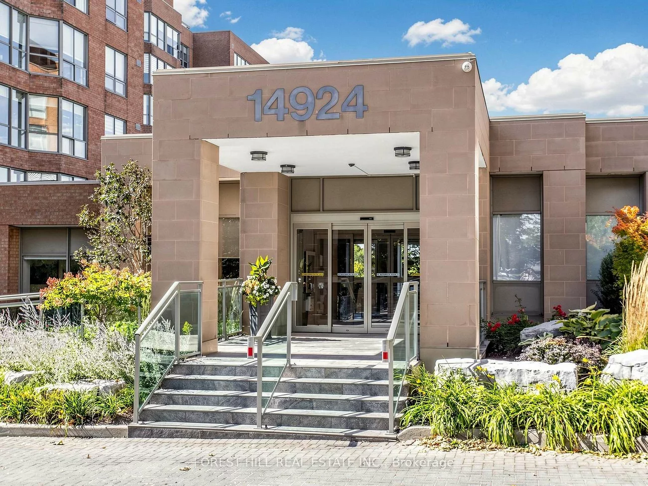 14924, Yonge, Aurora Highlands, Aurora