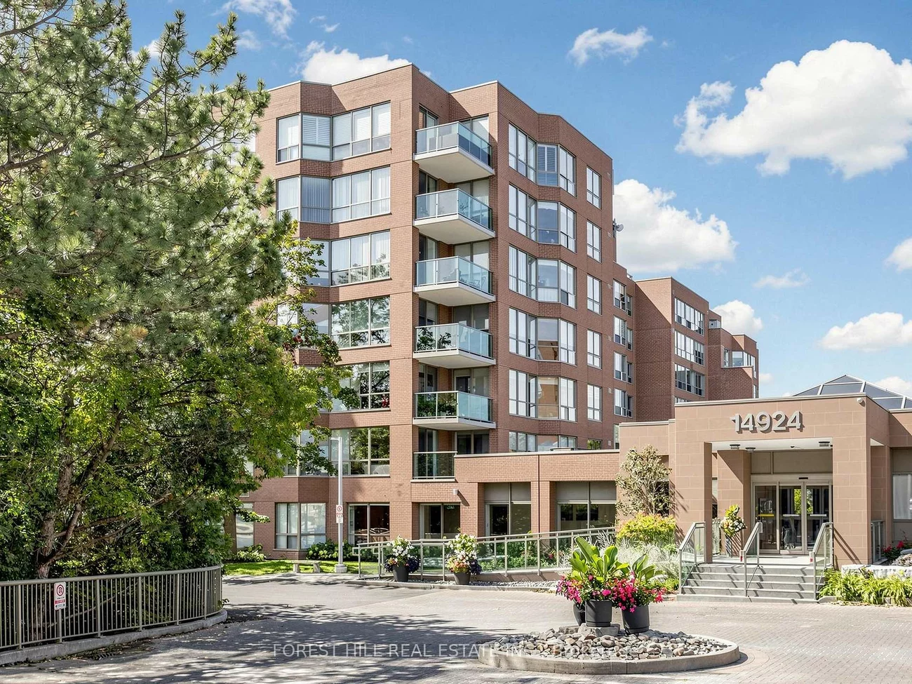 14924, Yonge, Aurora Highlands, Aurora