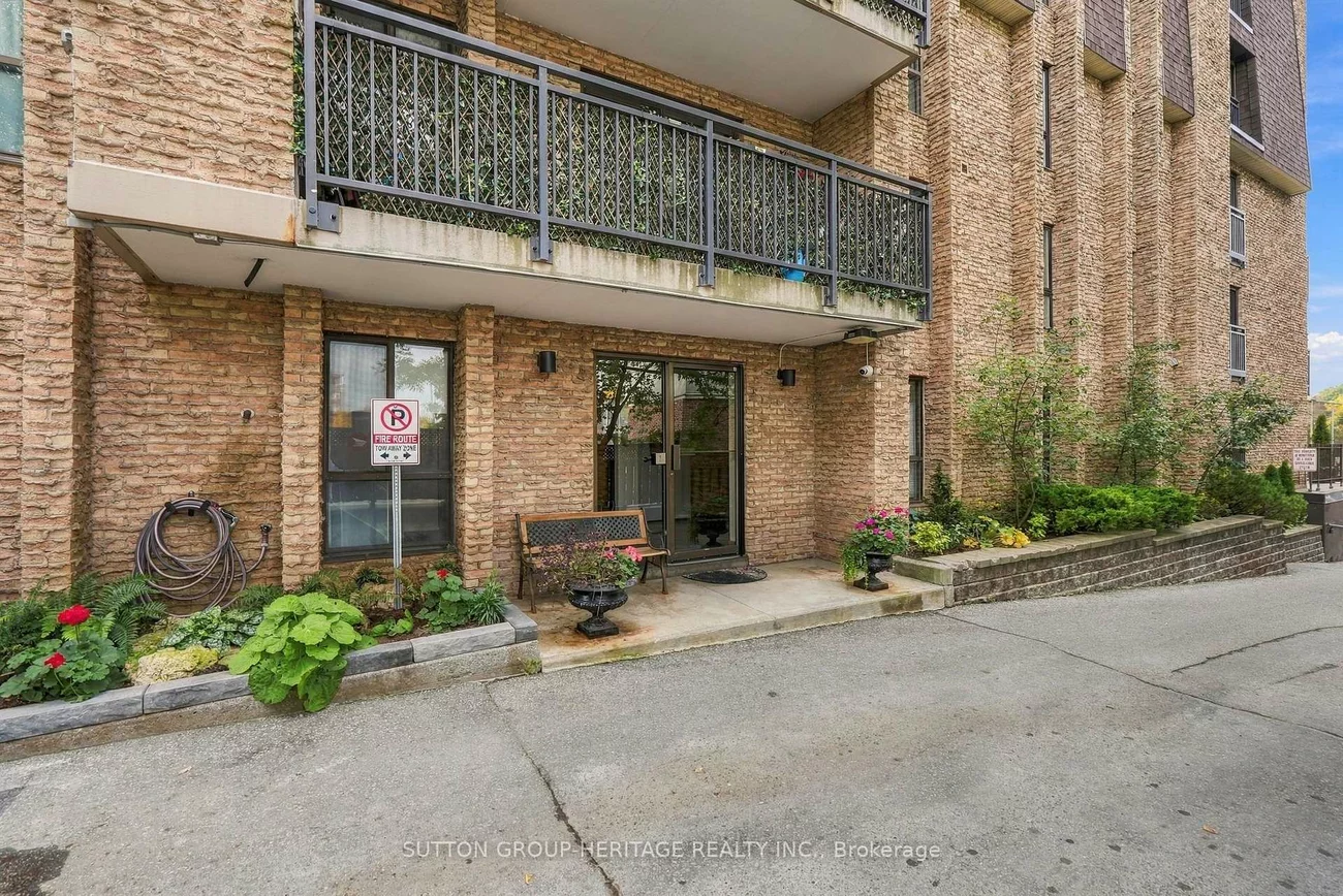 15390, Yonge, Aurora Village, Aurora