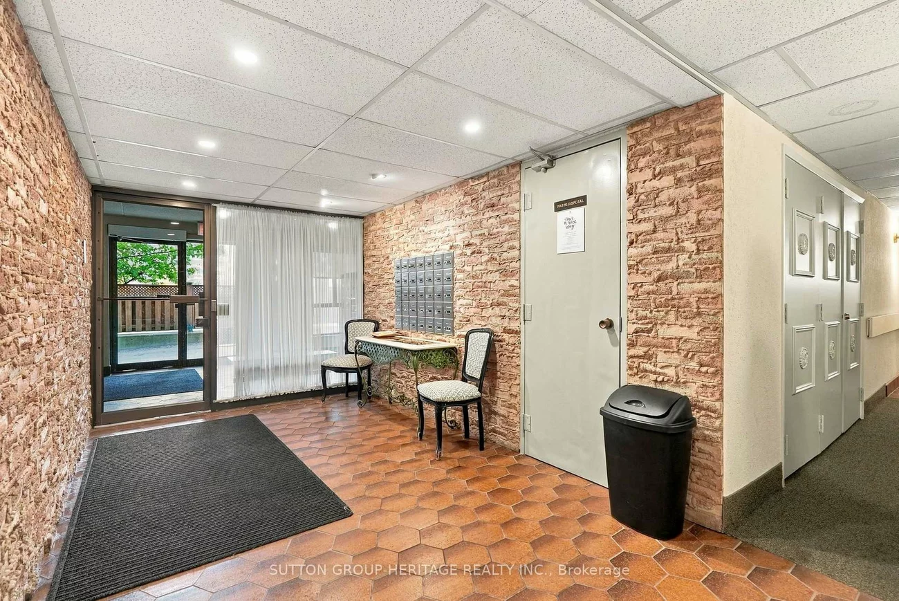 15390, Yonge, Aurora Village, Aurora