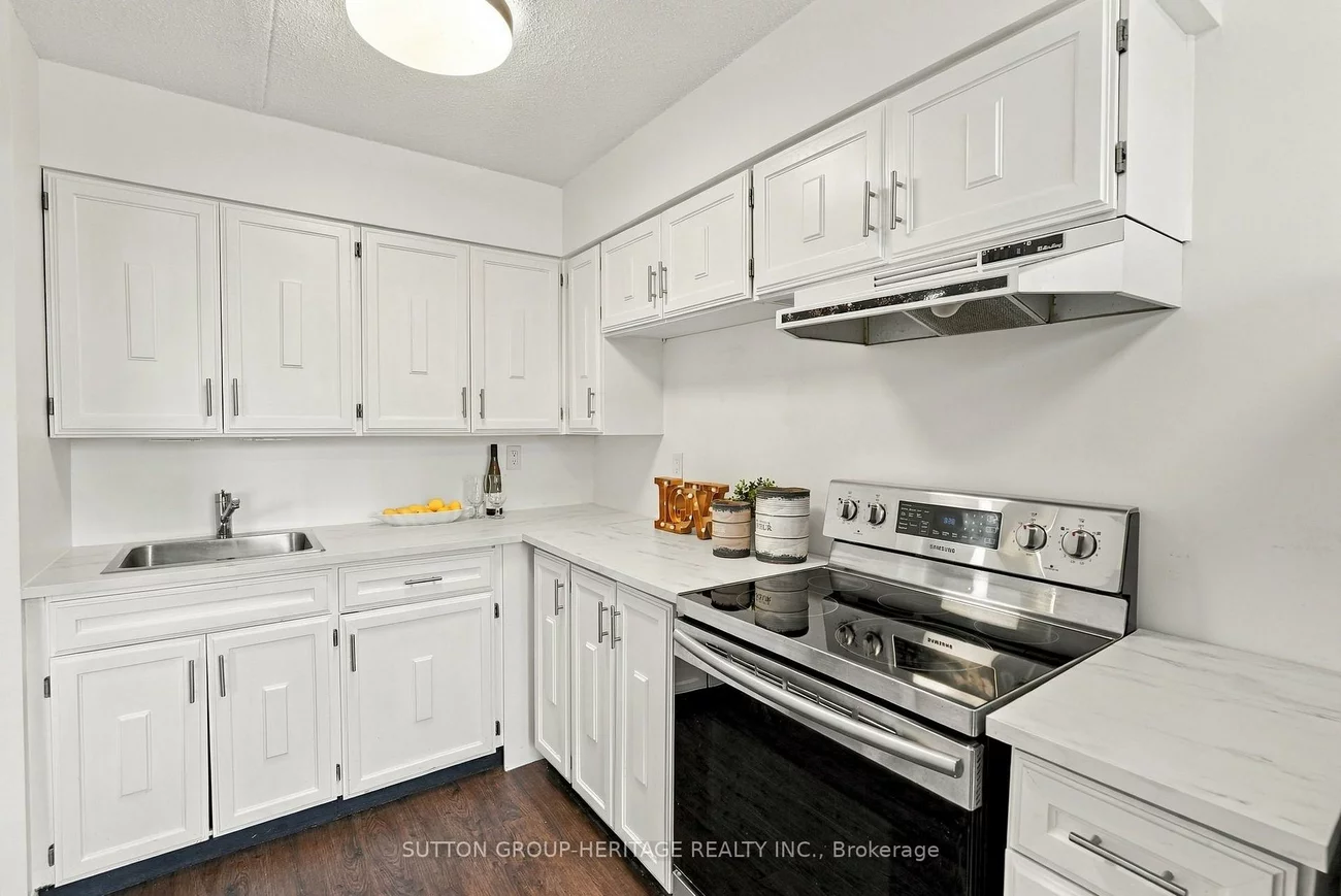 15390, Yonge, Aurora Village, Aurora