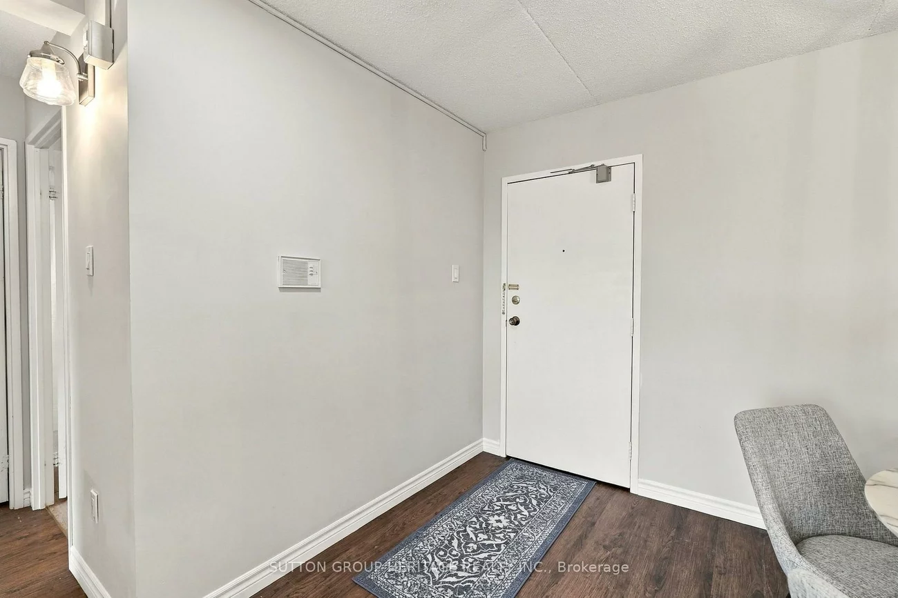 15390, Yonge, Aurora Village, Aurora