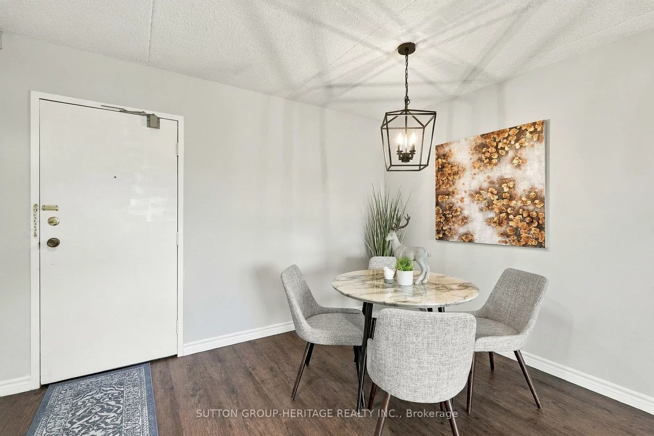 15390, Yonge, Aurora Village, Aurora
