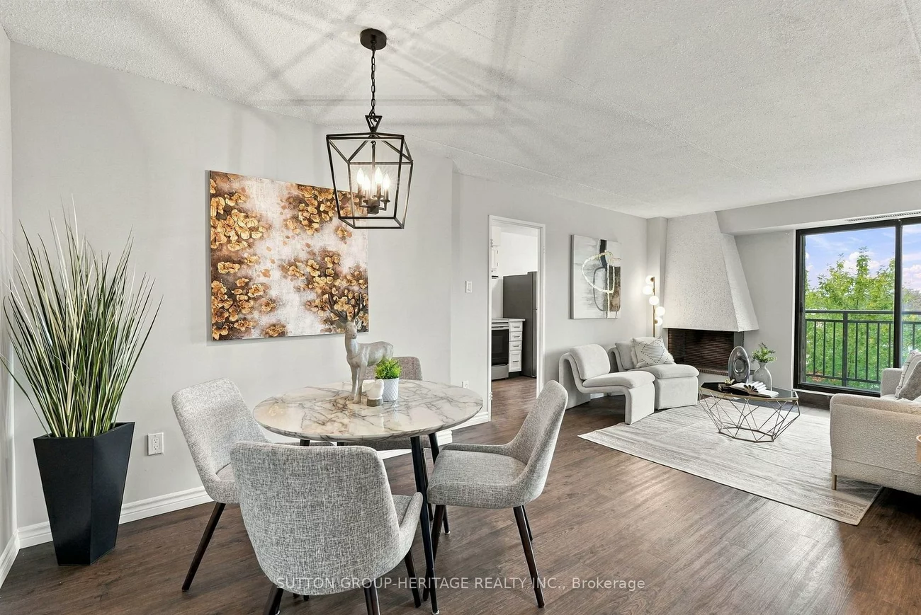 15390, Yonge, Aurora Village, Aurora