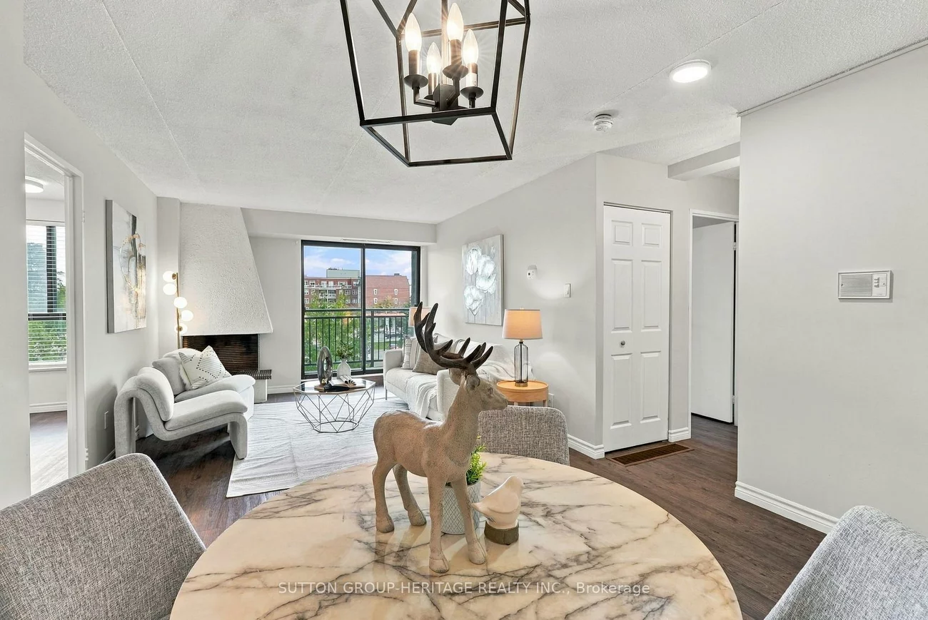 15390, Yonge, Aurora Village, Aurora