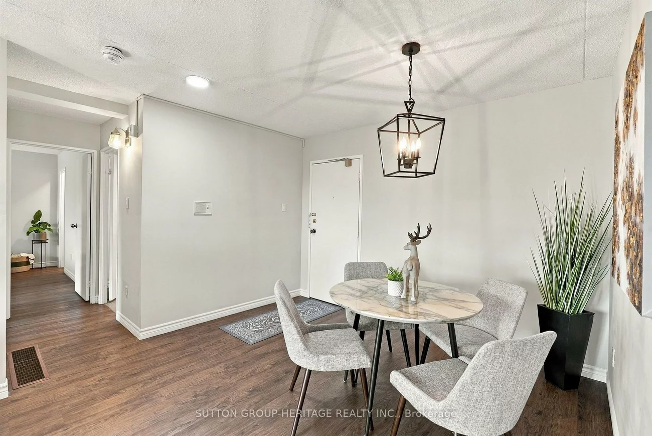 15390, Yonge, Aurora Village, Aurora