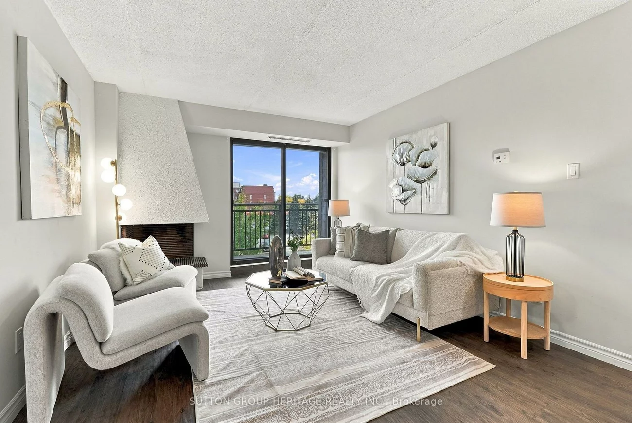 15390, Yonge, Aurora Village, Aurora