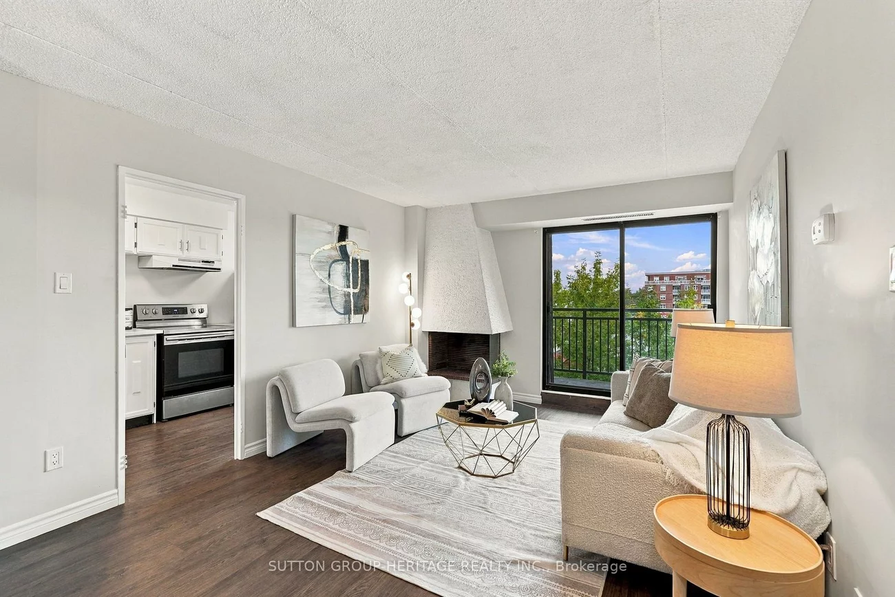 15390, Yonge, Aurora Village, Aurora