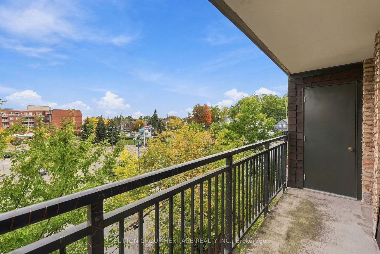 15390, Yonge, Aurora Village, Aurora