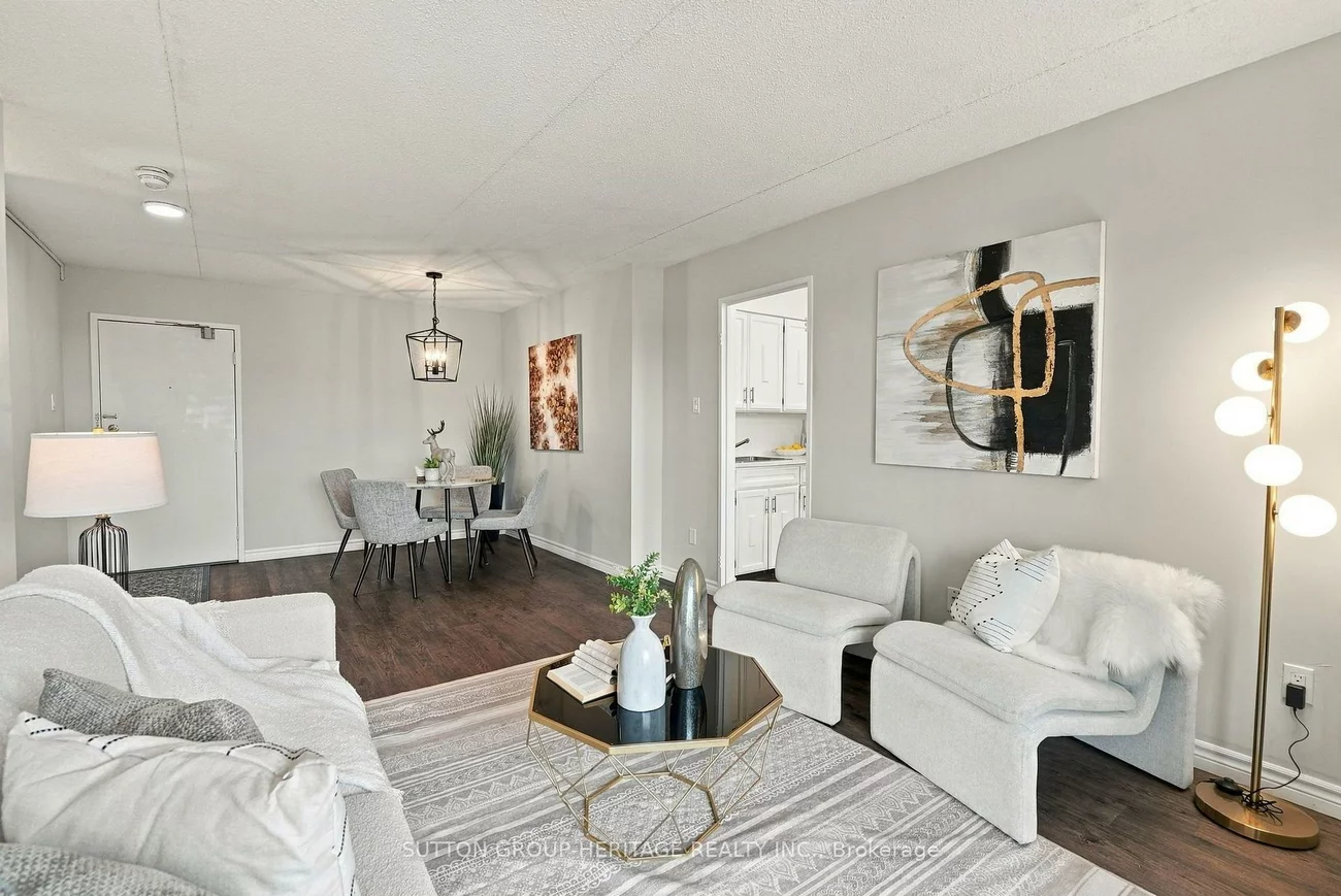 15390, Yonge, Aurora Village, Aurora