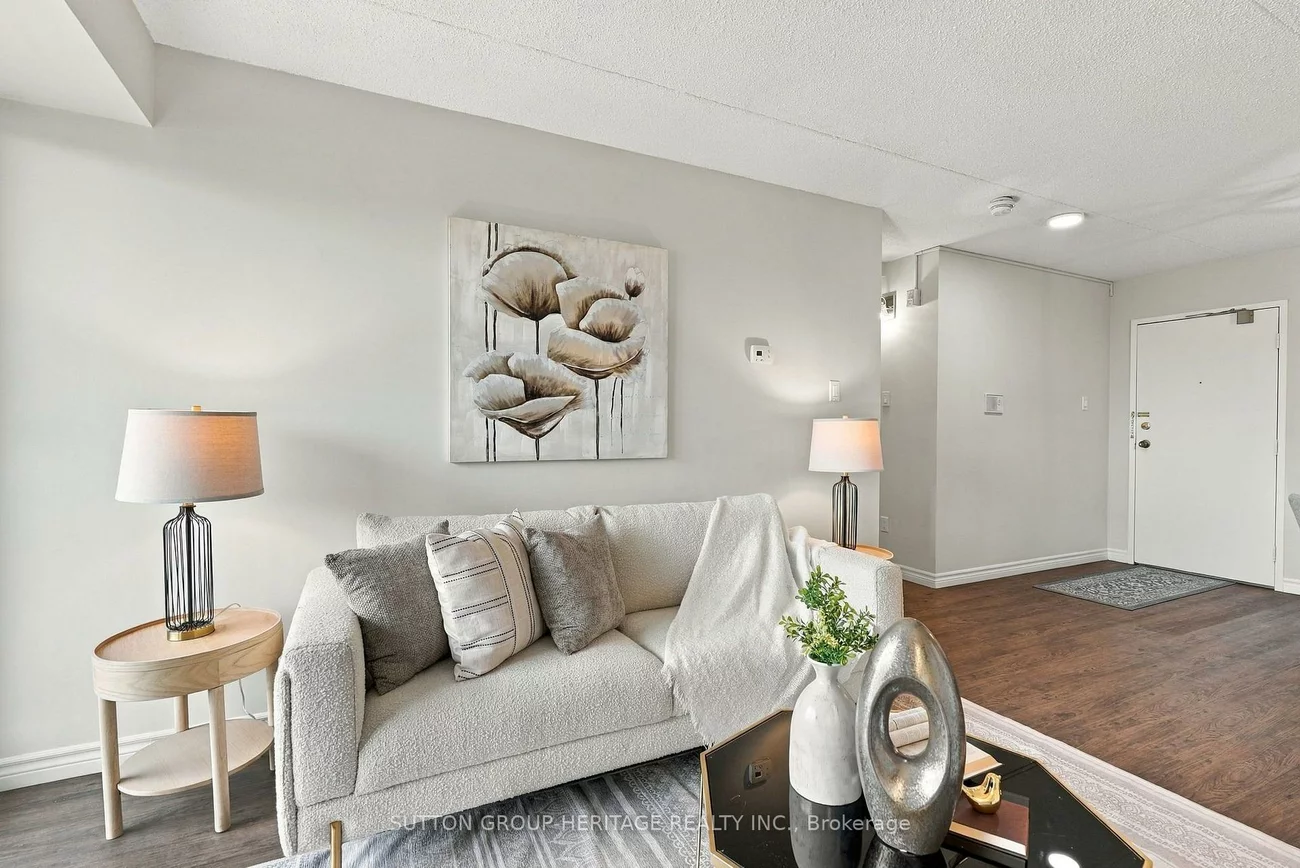 15390, Yonge, Aurora Village, Aurora