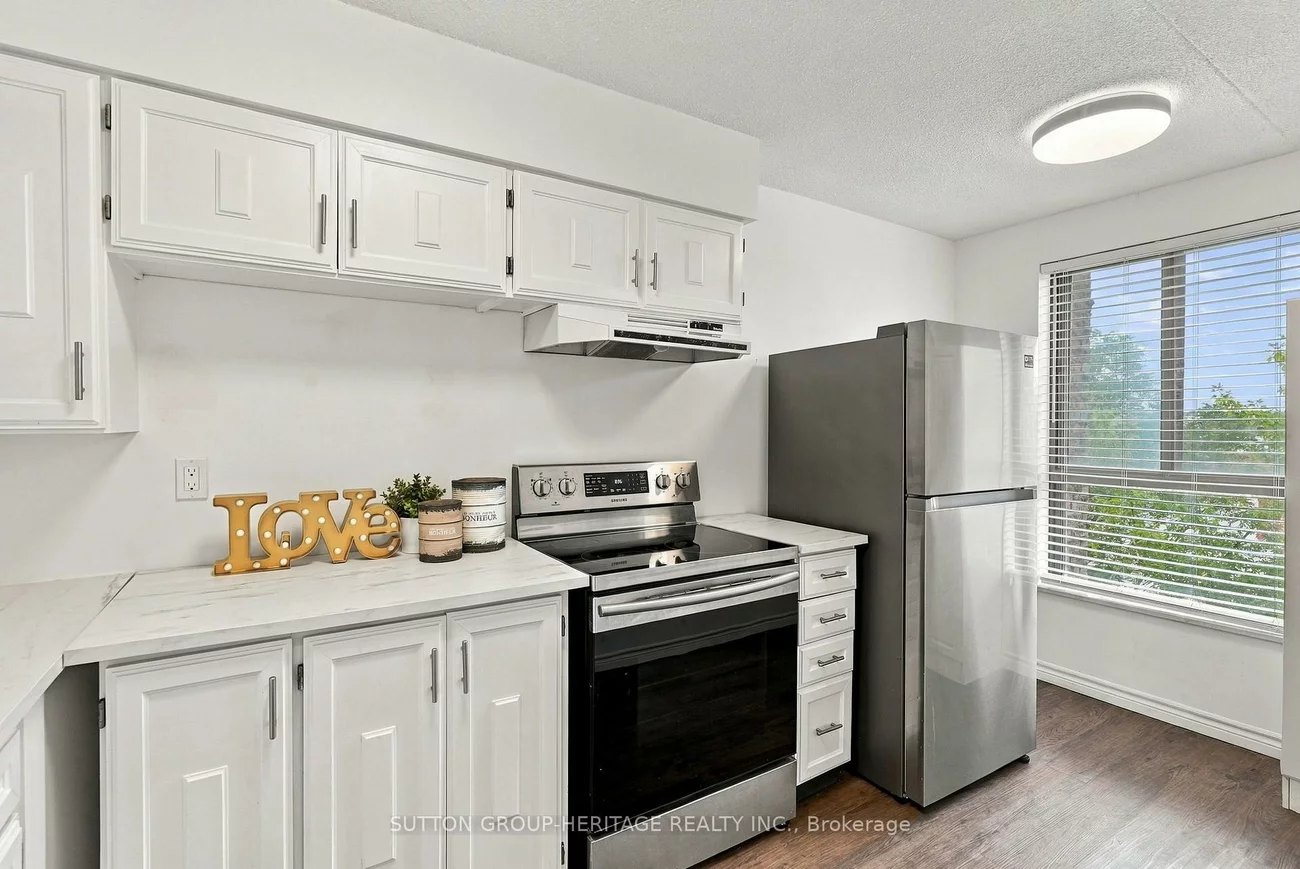 15390, Yonge, Aurora Village, Aurora