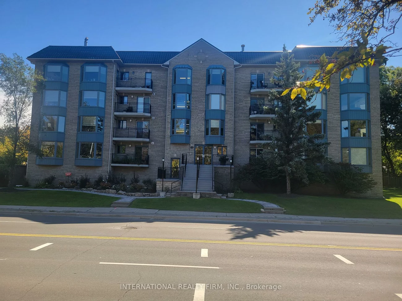 85, Wellington, Aurora Village, Aurora