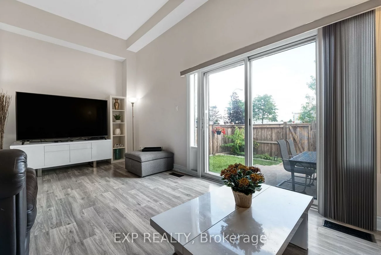 6, Poplar, Aurora Highlands, Aurora