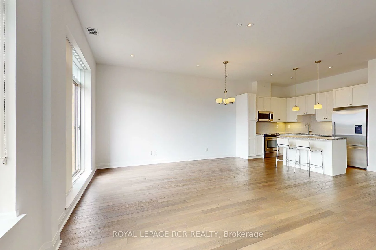 15277, Yonge, Aurora Village, Aurora