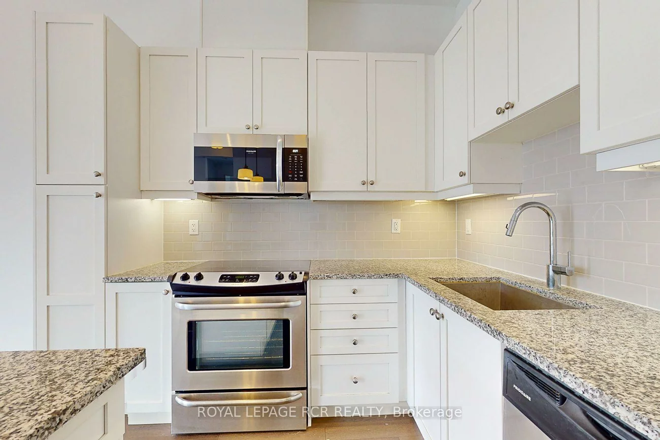 15277, Yonge, Aurora Village, Aurora