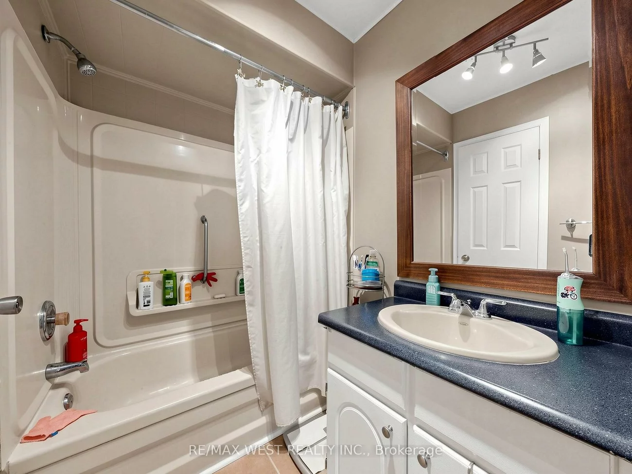 121, Poplar, Aurora Highlands, Aurora