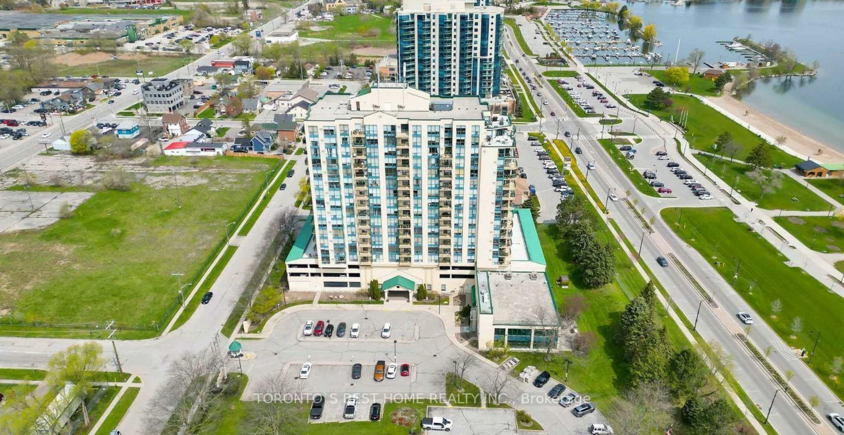 65, Ellen, City Centre, Barrie