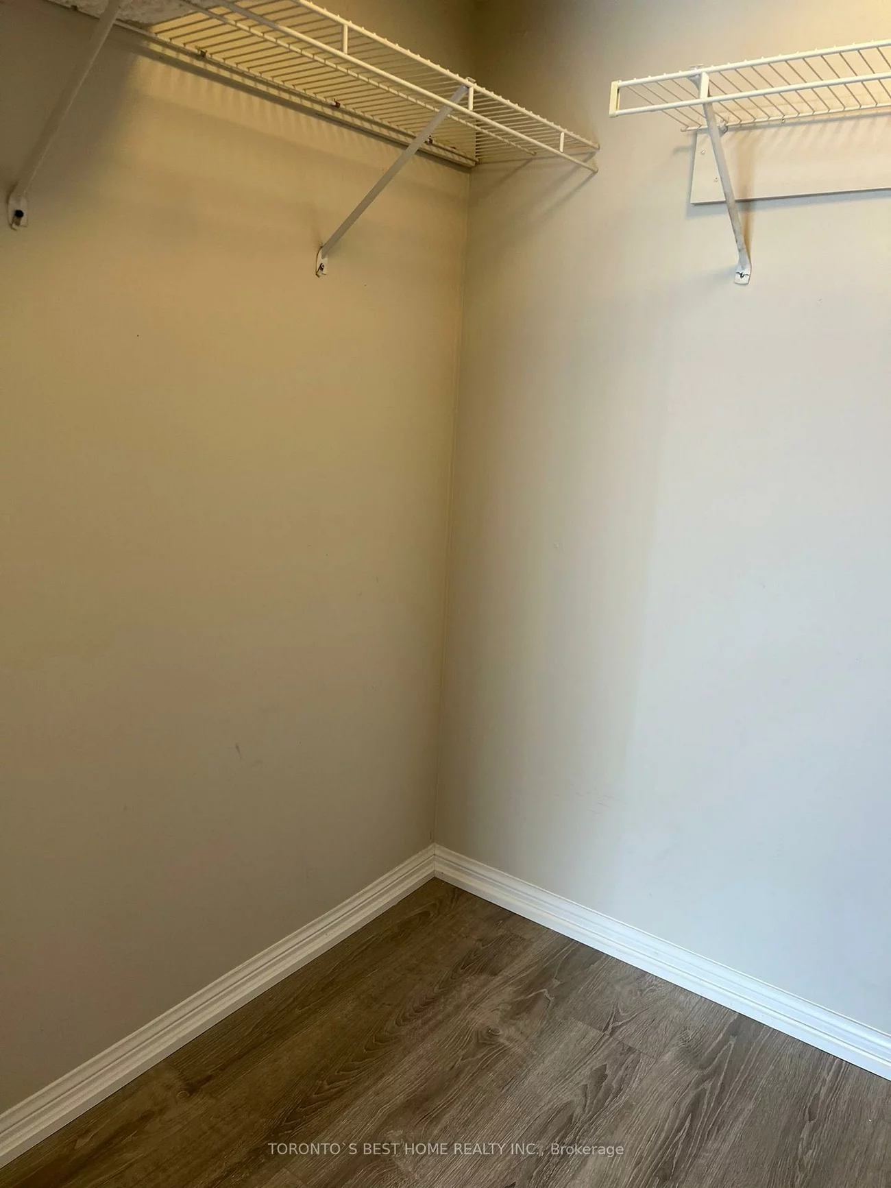 65, Ellen, City Centre, Barrie