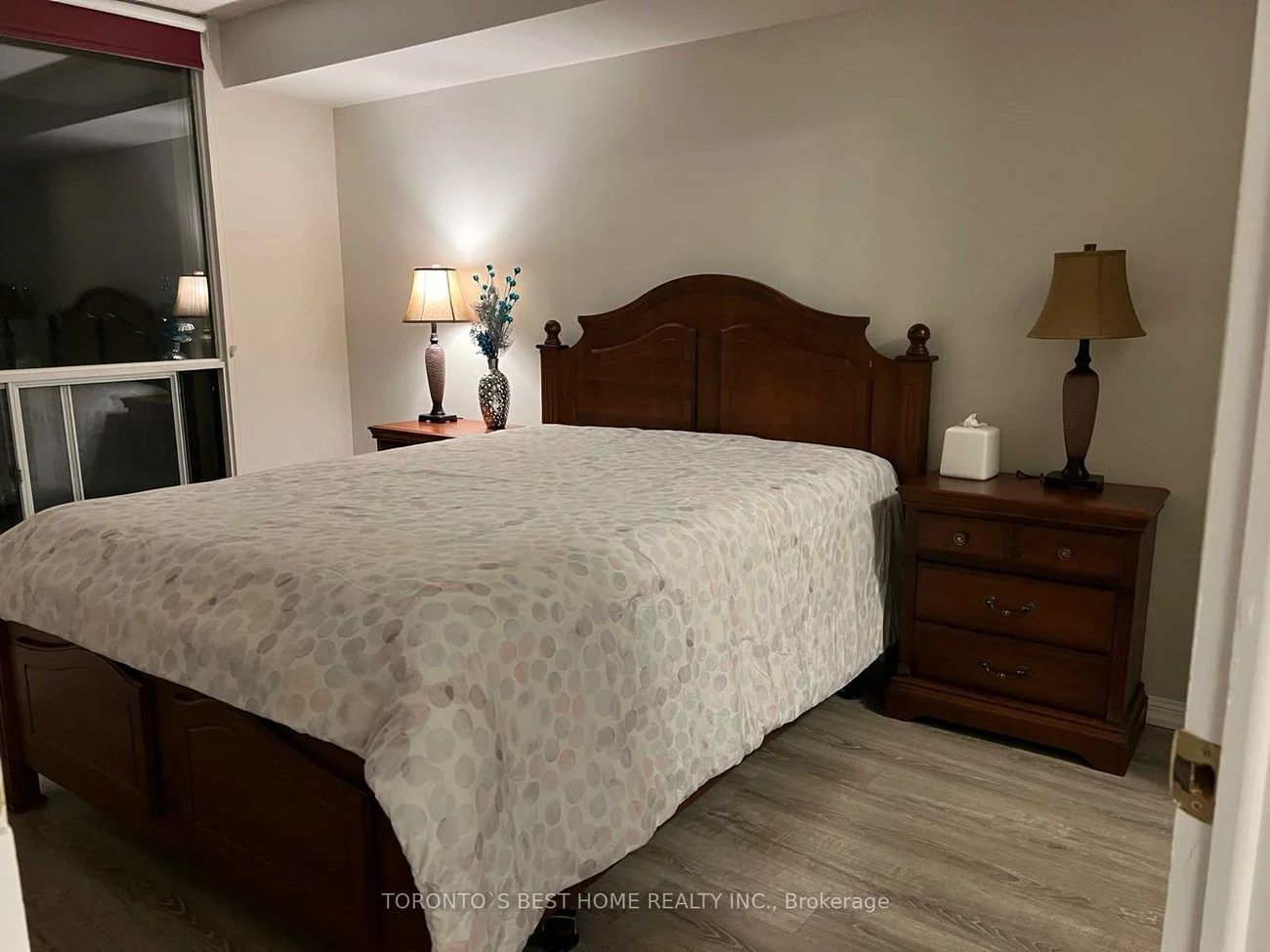 65, Ellen, City Centre, Barrie