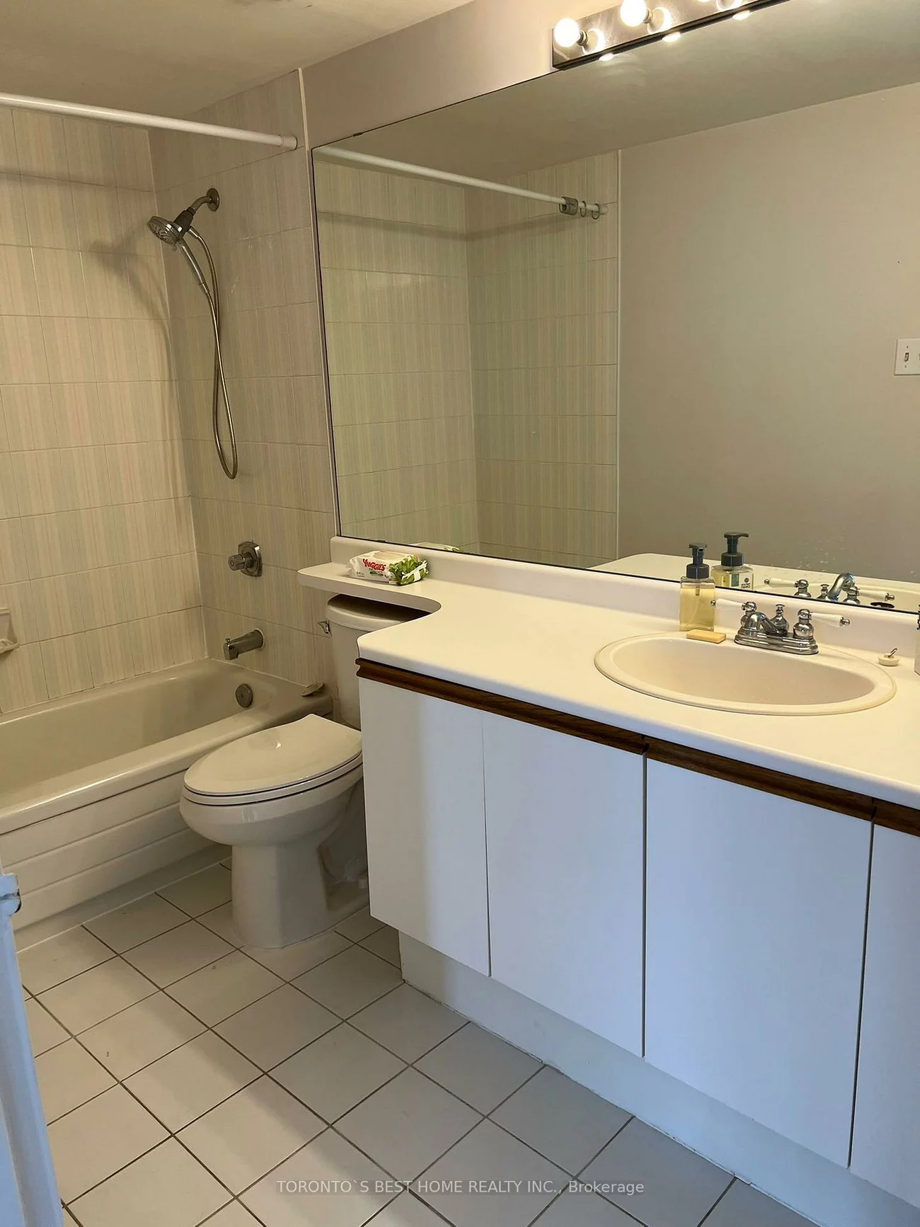 65, Ellen, City Centre, Barrie