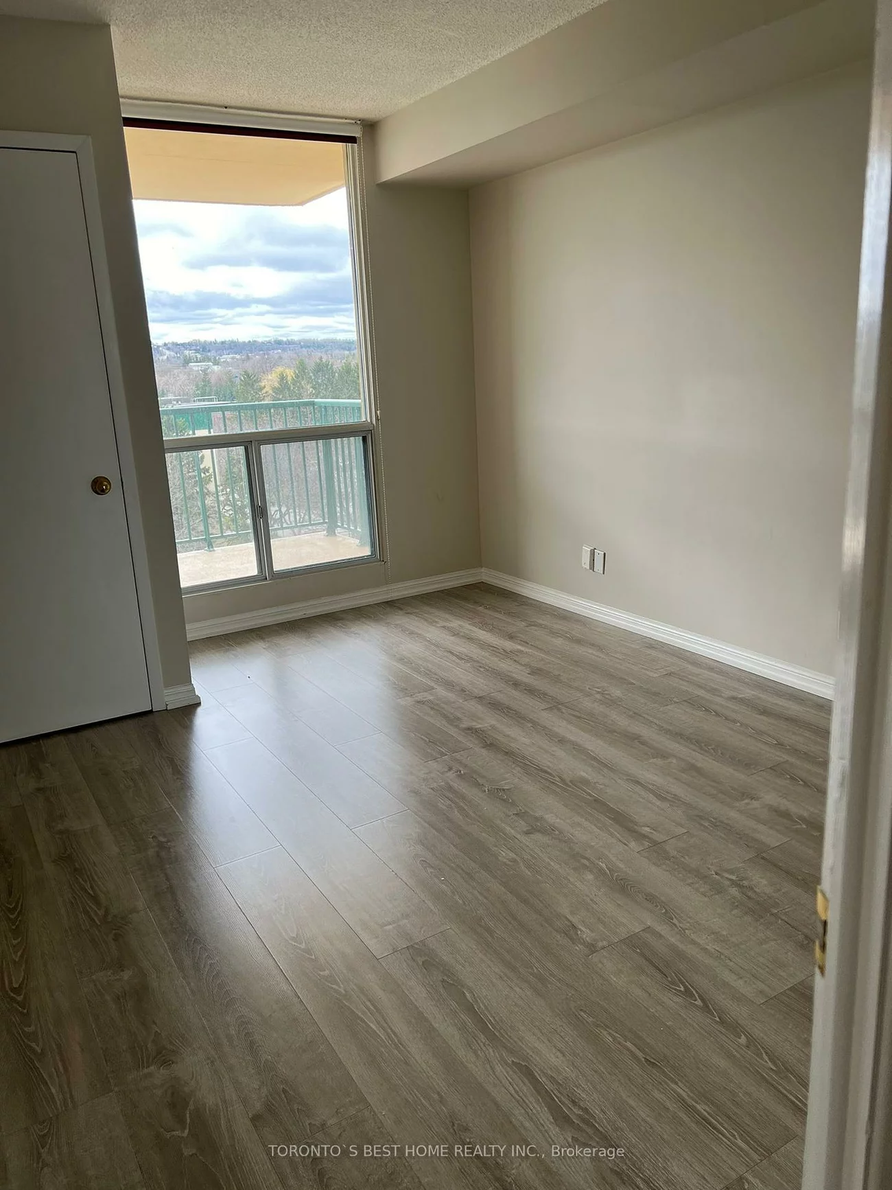 65, Ellen, City Centre, Barrie