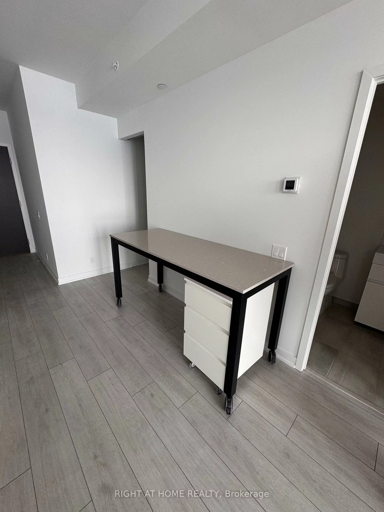 39, Mary, City Centre, Barrie