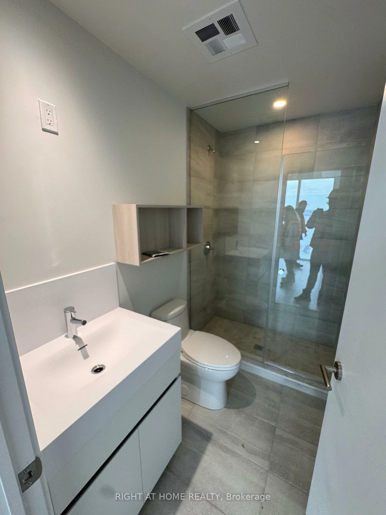 39, Mary, City Centre, Barrie