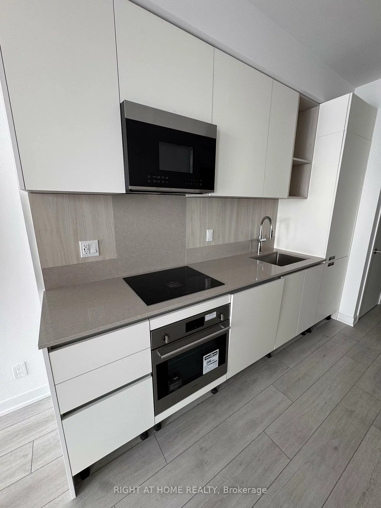 39, Mary, City Centre, Barrie