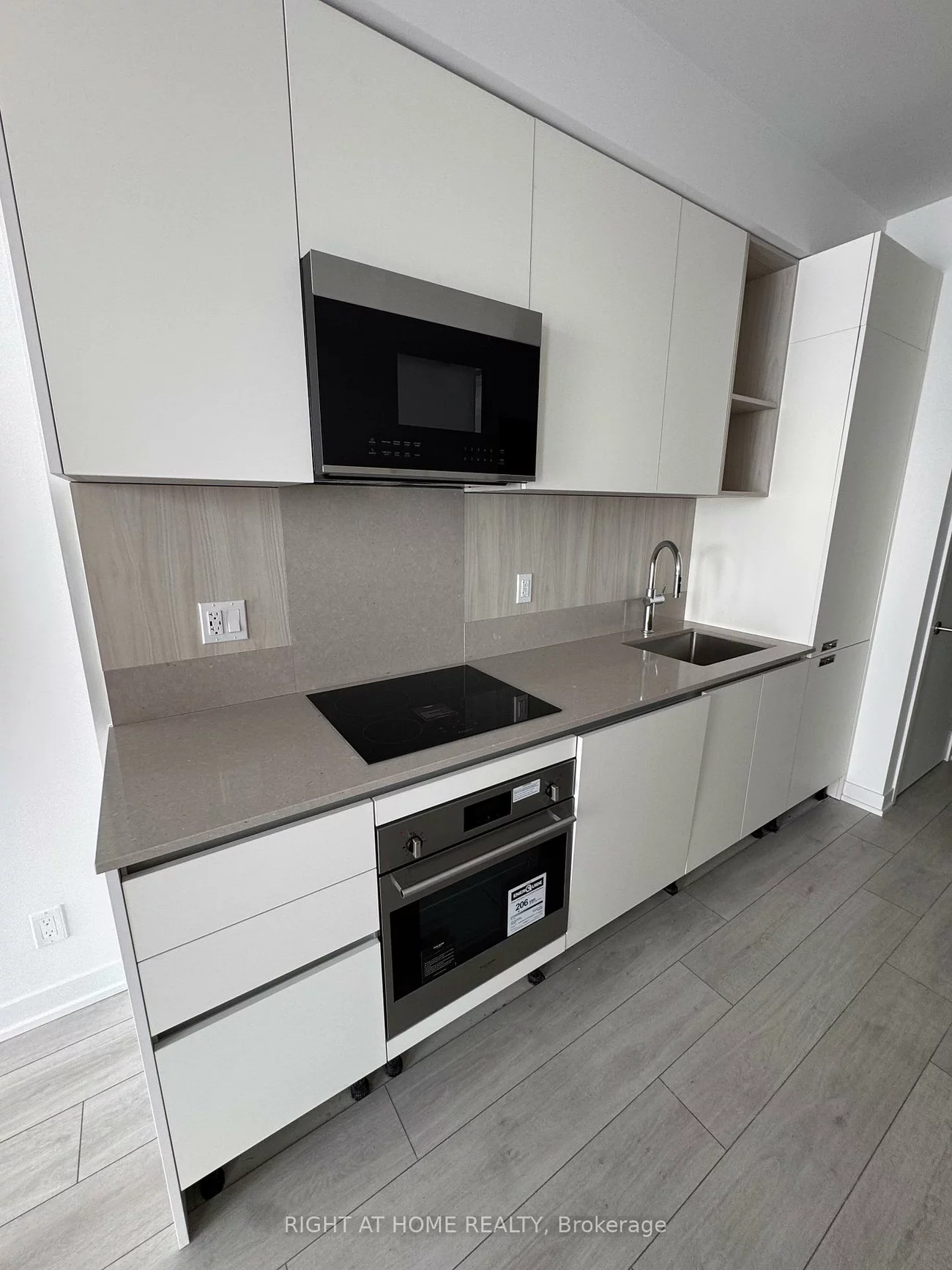 39, Mary, City Centre, Barrie