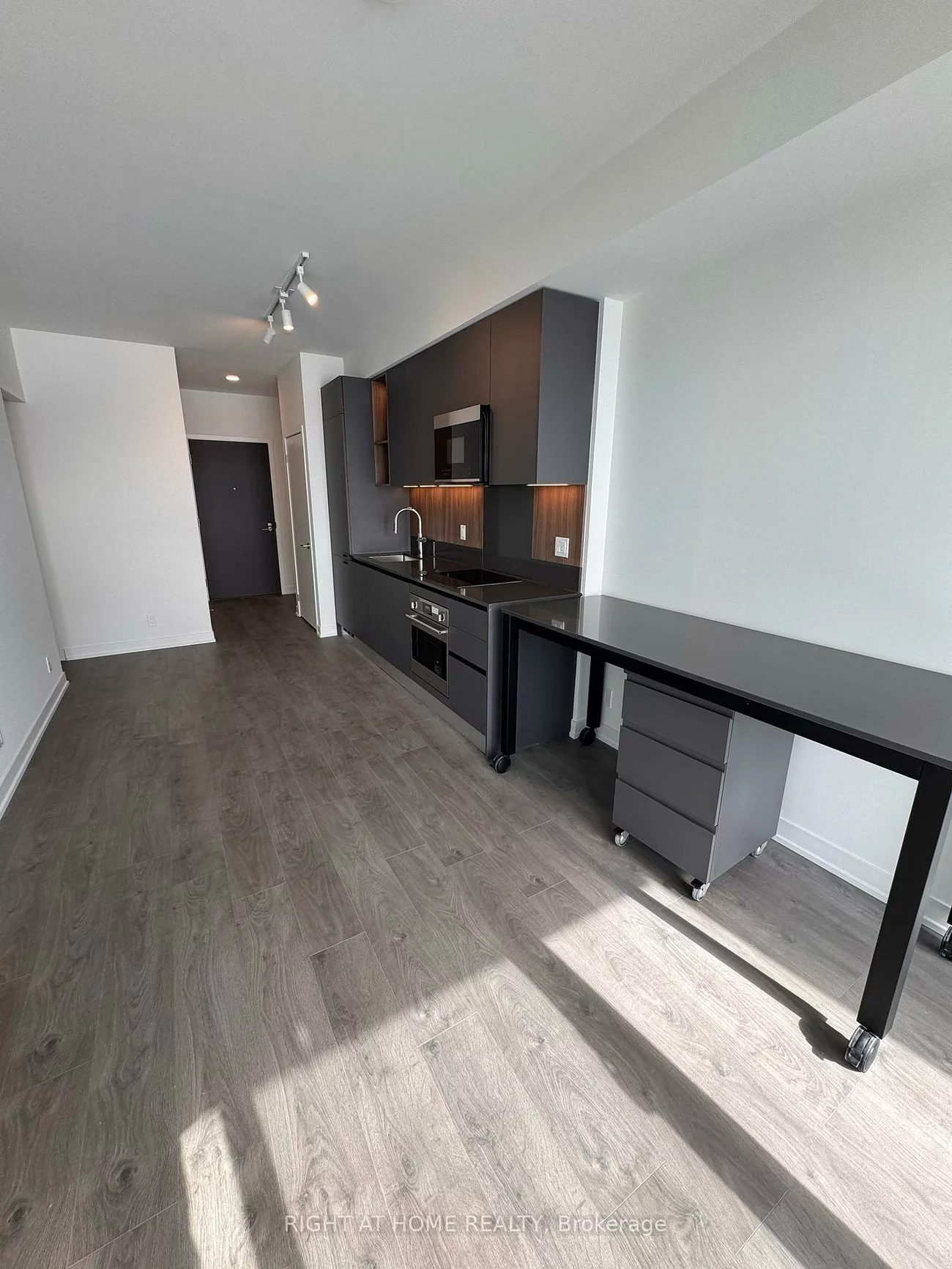 39, Mary, City Centre, Barrie