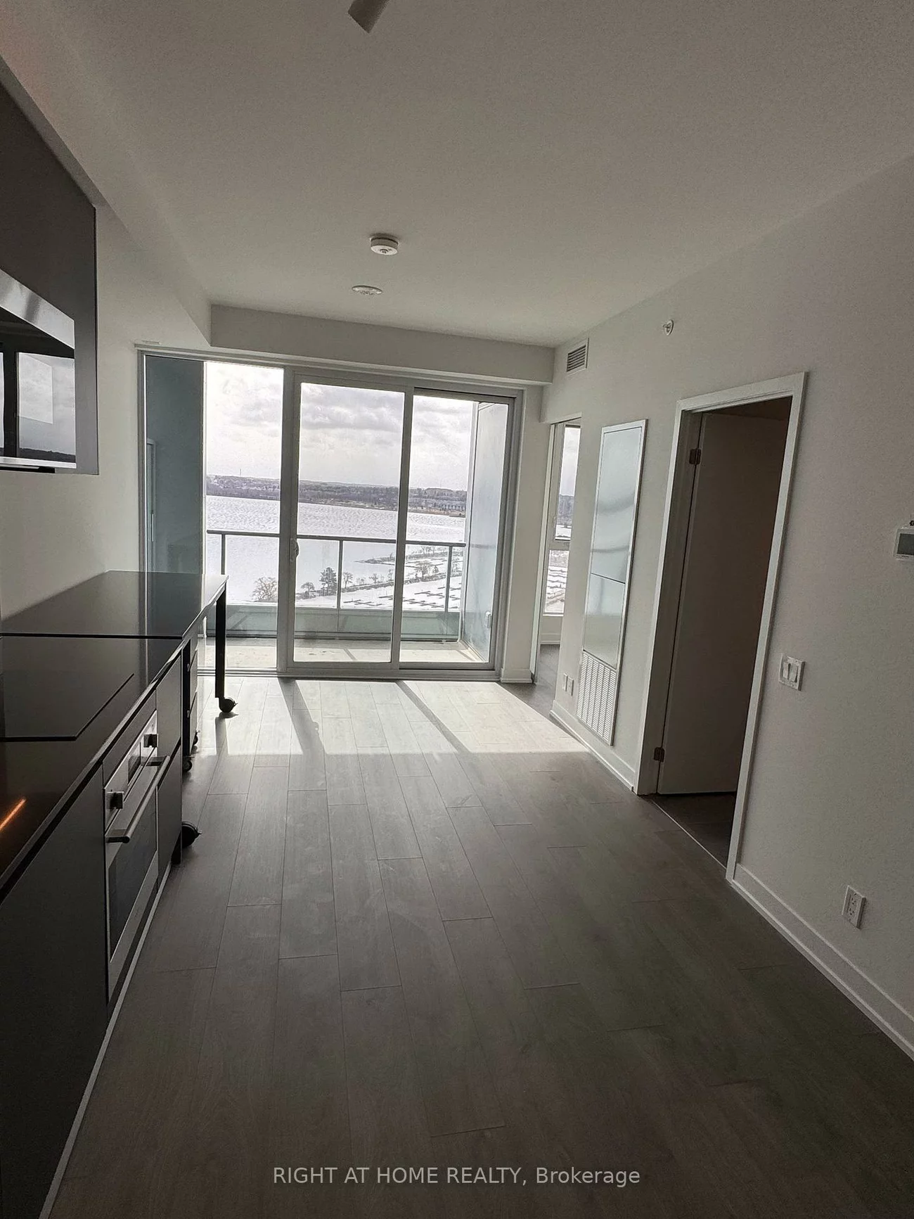39, Mary, City Centre, Barrie