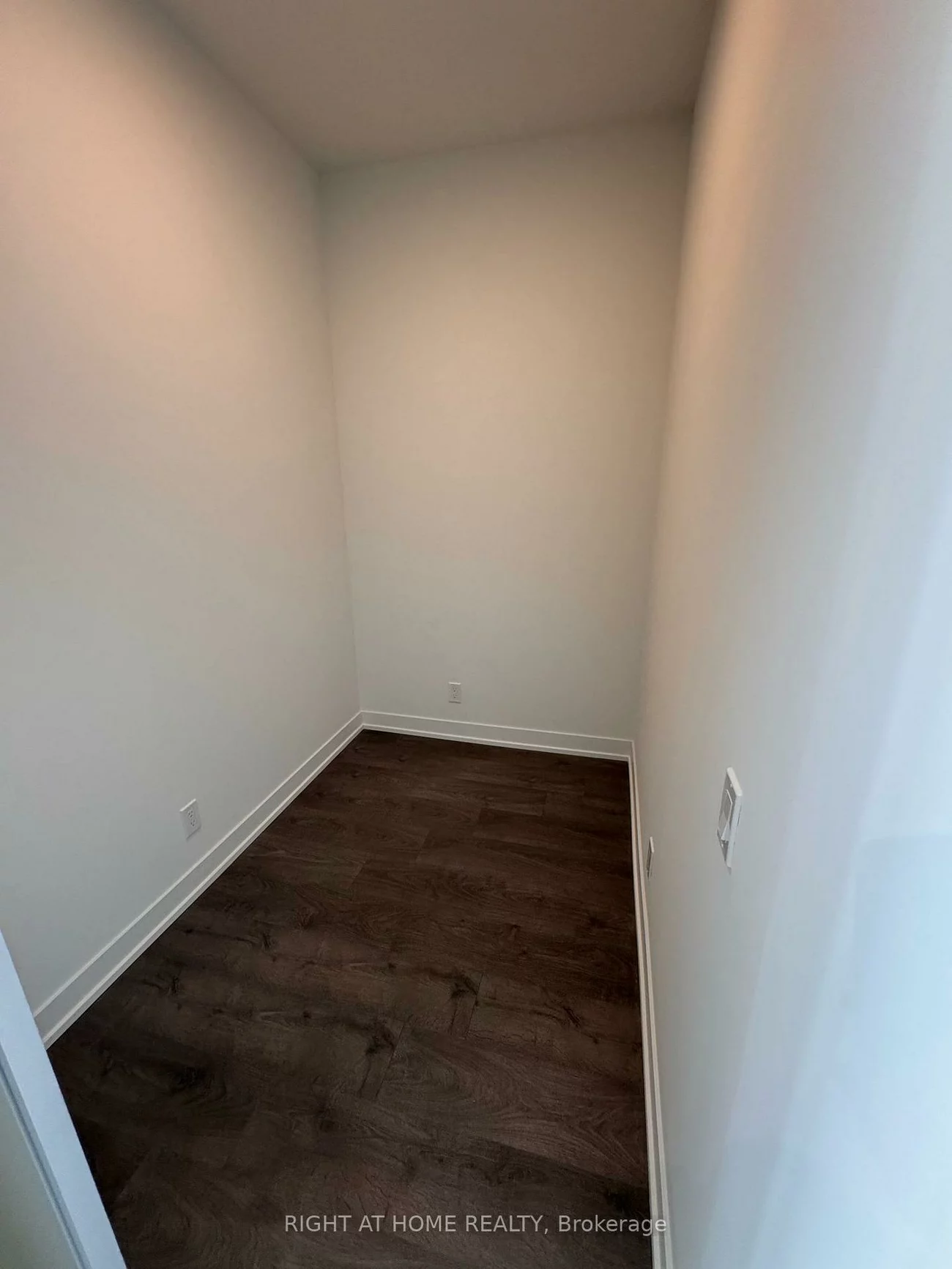 39, Mary, City Centre, Barrie