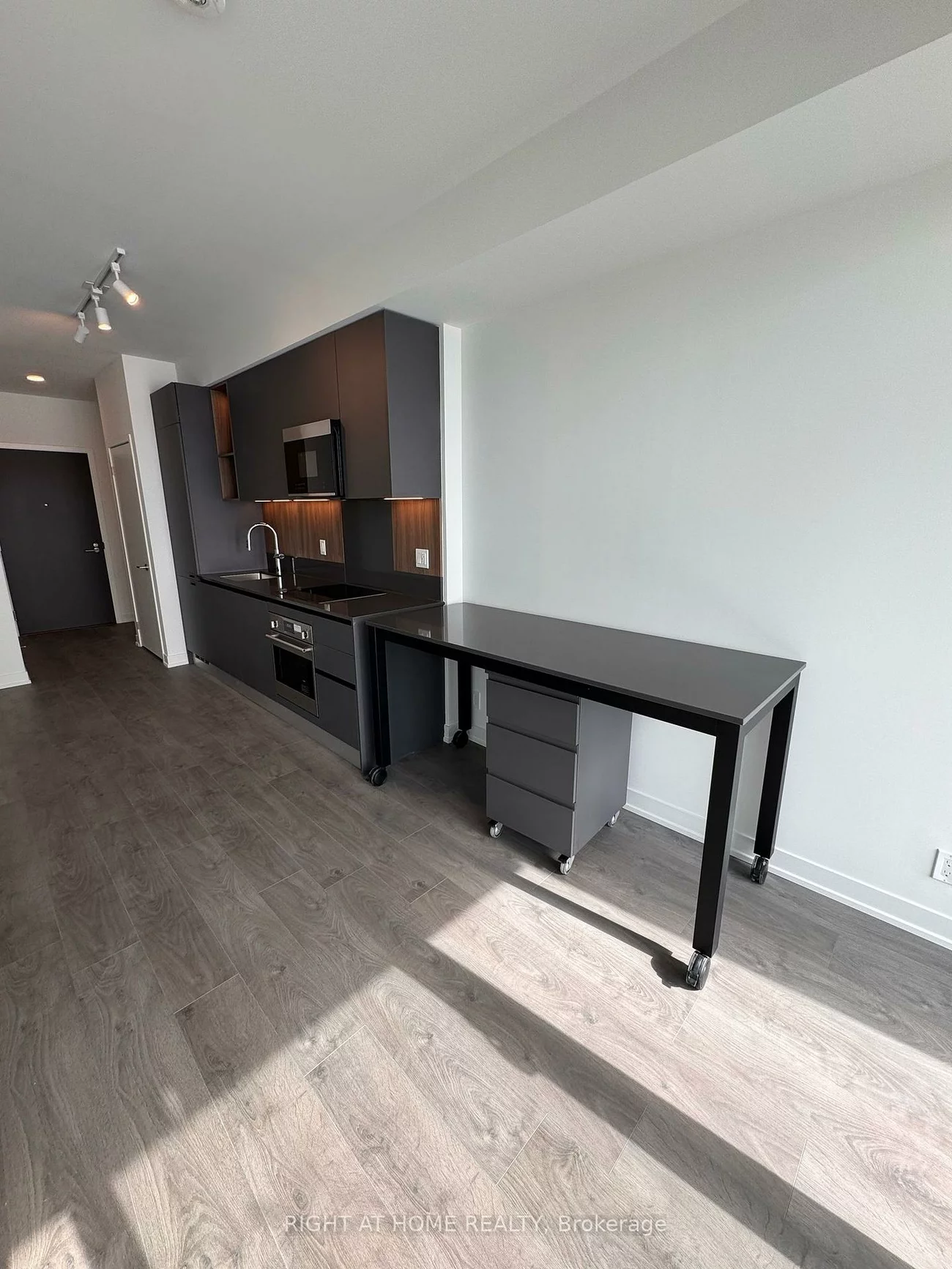 39, Mary, City Centre, Barrie