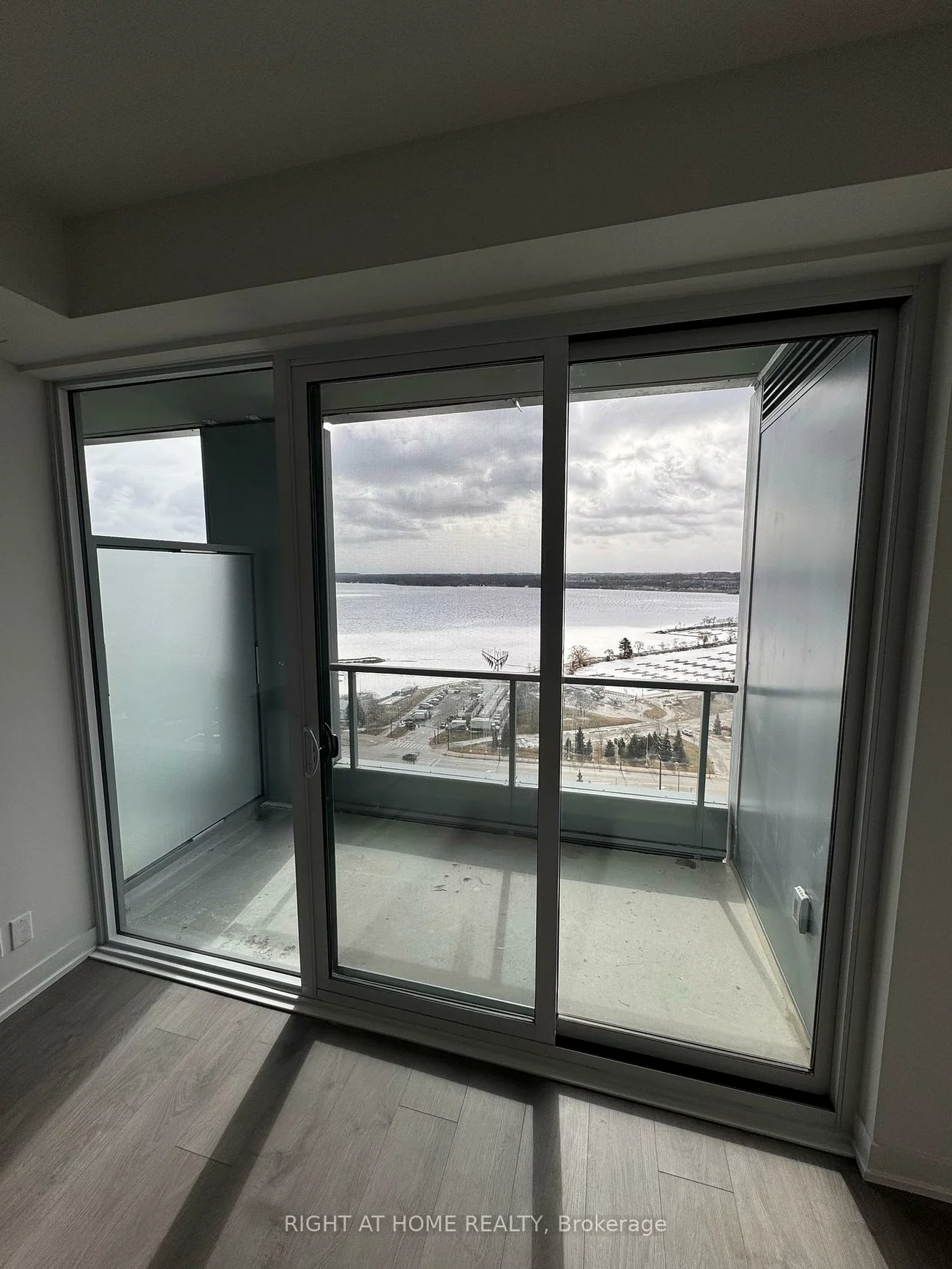 39, Mary, City Centre, Barrie